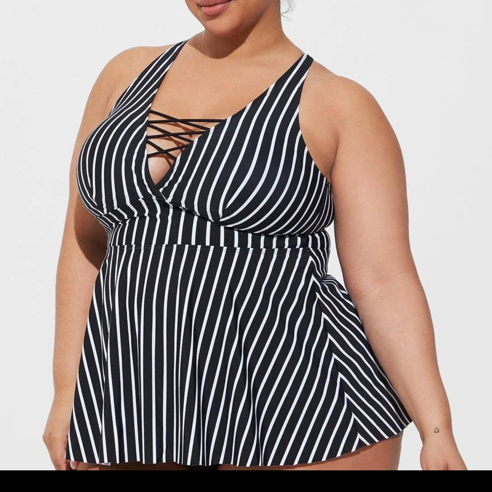 TOP ONLY Torrid 5 (5X) Sexy Busty Lace Up‎ Wireless Padded Triangle Tankini Swim